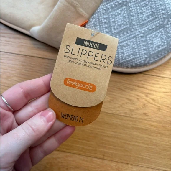 Feelgoodz Indoor Slippers Grey Size Medium (8-9) NWT - Picture 4 of 4